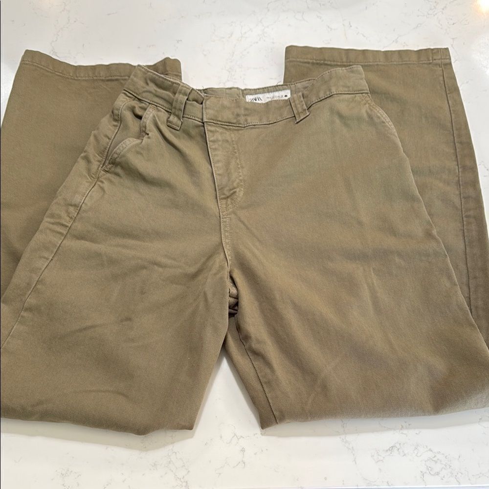 Zara women’s khaki jeans. Oversized. Size Small.